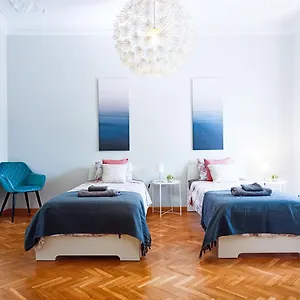  Hostal By La Pedrera - Diagonal